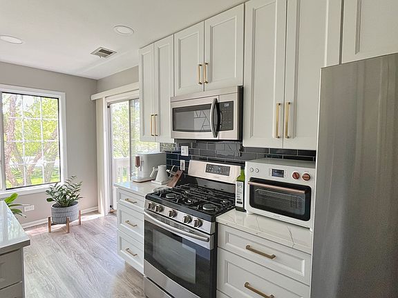 3rd image of 1325 E Evergreen Dr