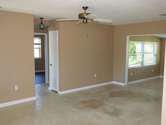 5th image of 22416 Catherine Ave