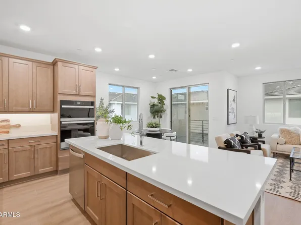2121 W SONORAN DESERT Drive #126, Phoenix, AZ 85085