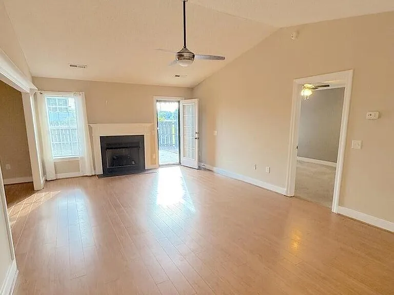 105 Emily Dr #B — Photo 9