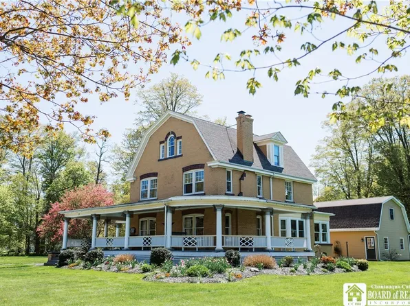 27 Center St, Randolph, NY 14772