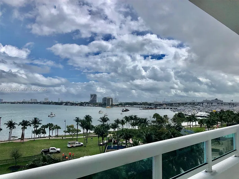 1800 N Bayshore Dr #605 — Photo 17
