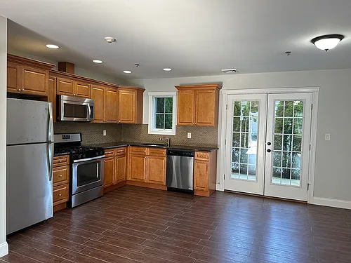 170 W Montauk Hwy #2 Photo 1 170 W Montauk Hwy #2 Photo 1