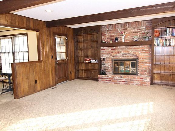 4th image of 10137 Barton St