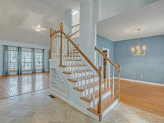 3rd image of 114 Barrington Ct
