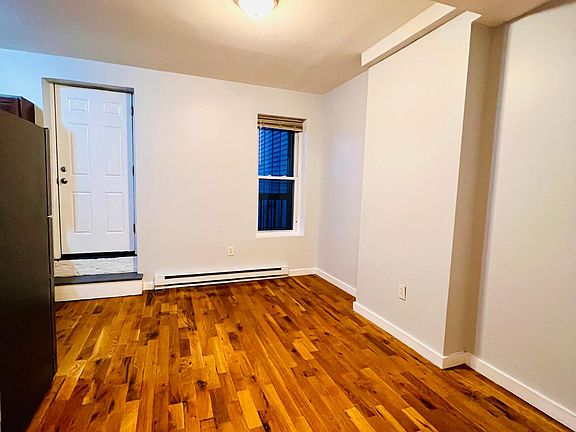 4th image of 534 E Washington Ave #2