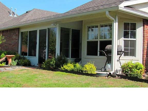 2nd image of 1521 Pheasant Cir