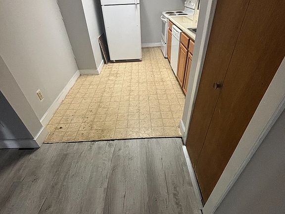 4th image of 211 Laurel St #A