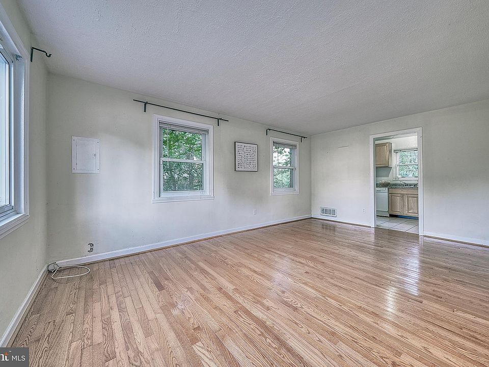 1st image of 2337 Fairview Ter