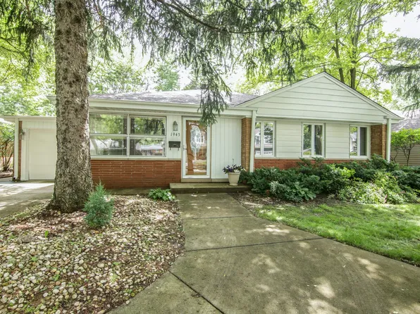 1943 Thornwood Ln, Northbrook, IL 60062