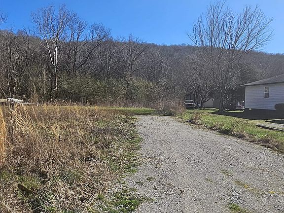 2nd image of 232 Deer Trace Pkwy