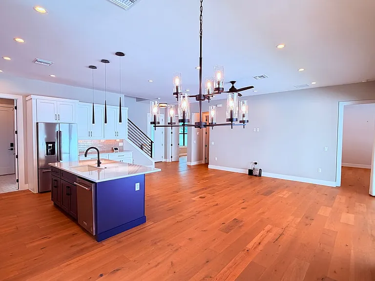 1403 Michigan Ave — Photo 10