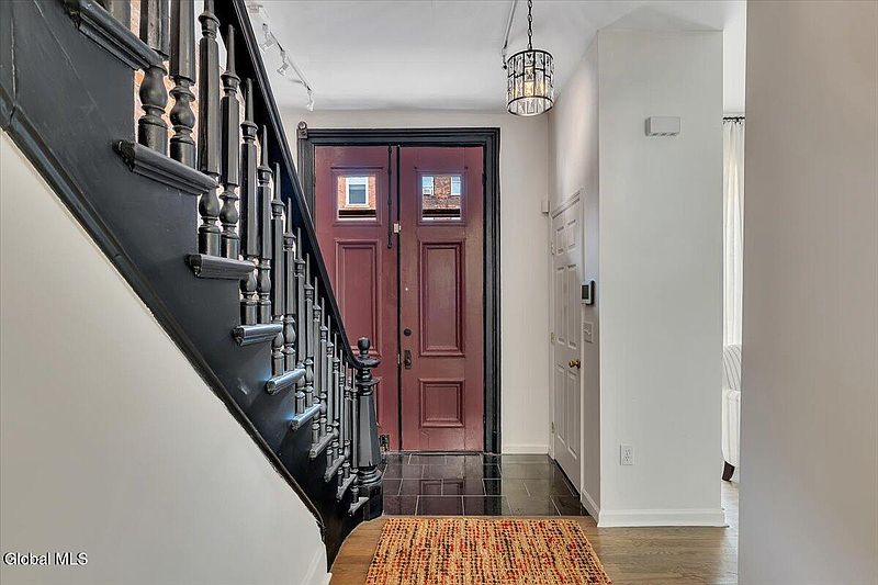 4th image of 3 Eagle Street
