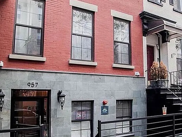 957 Kent Ave #3G — Photo 8