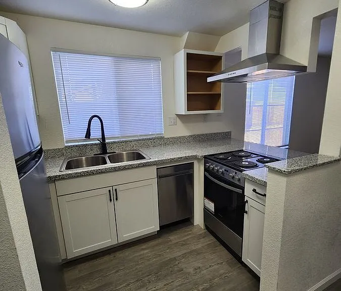 212 Hillcrest Dr #4 — Photo 5