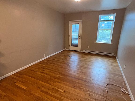 5th image of 256 Undercliff Ave #1