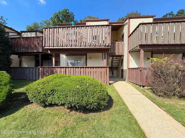 172 Timber Ridge Dr, Staten Island, NY 10306