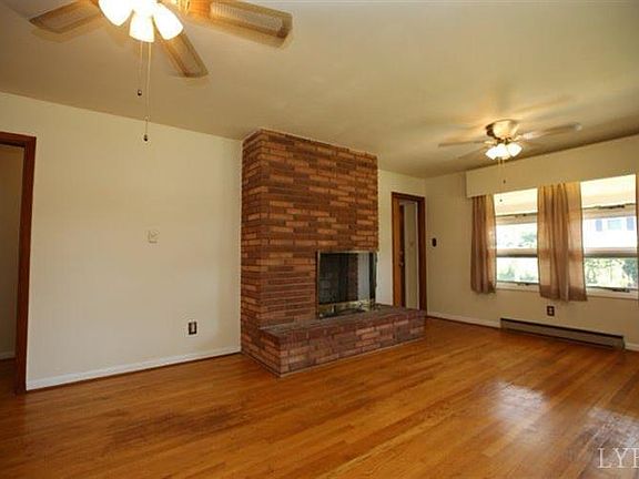 2nd image of 904 Tolleys Ln