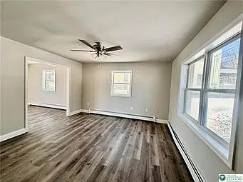 3 bed, 1.5 bath, 1600 sqft, $2,100 — Photo 4