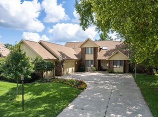 1009 Galen Dr, Champaign, IL