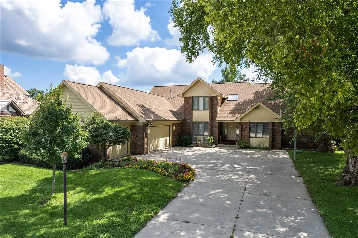 1009 Galen Dr photo 1