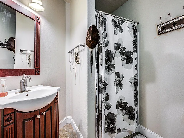 953 N Armstrong Dr — Photo 17