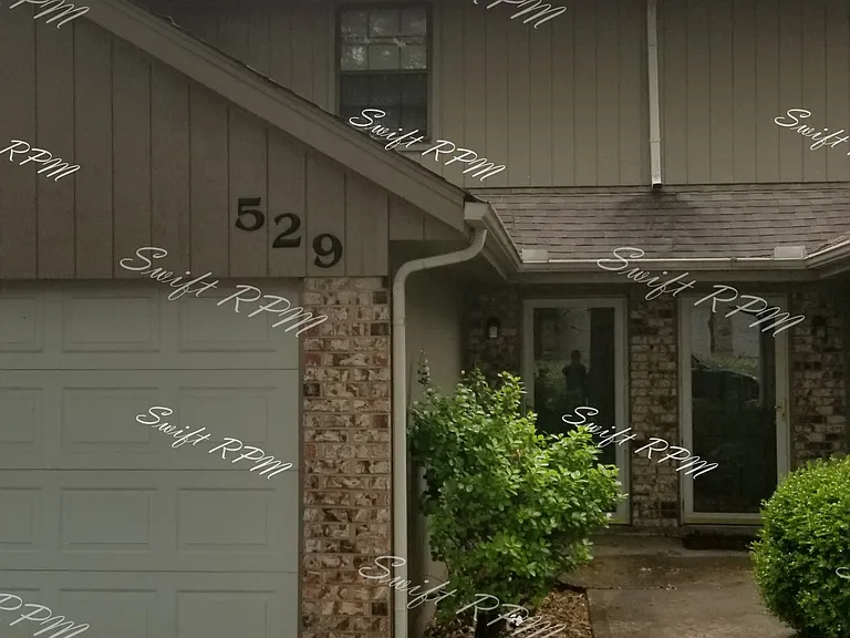 529 NE Churchill St #2-1 — Photo 1