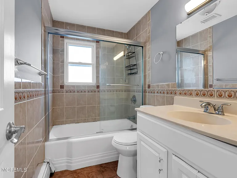329 Yorke Ave — Photo 10