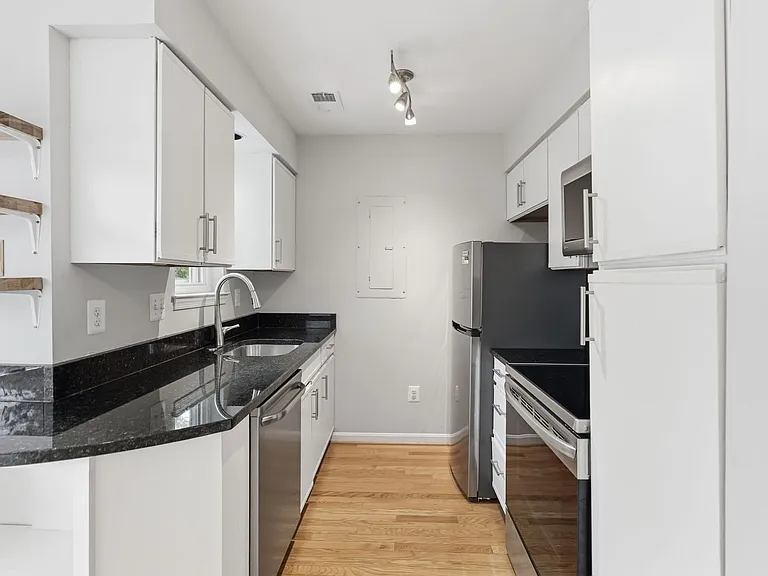 1113 N Vernon St — Photo 12