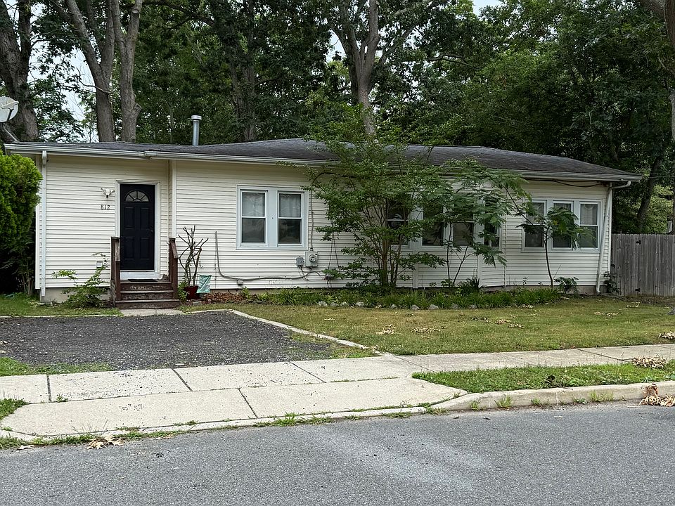 1st image of 812 W Ashland Ave