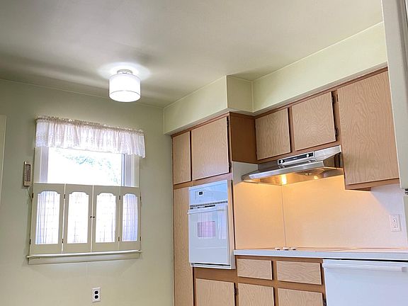 5th image of 9910 Woodring St