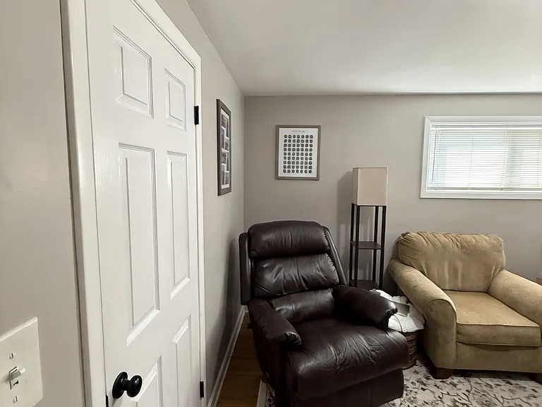 933 College Ave #B — Photo 9