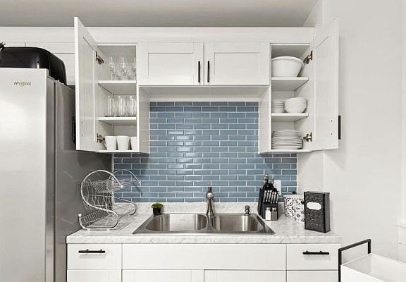 2nd image of 2302 W Laura Ave
