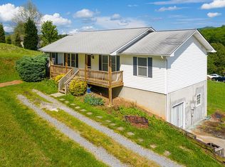 11 Sovereign Cir, Clyde, NC 28721