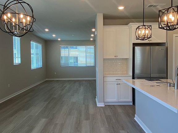 3rd image of 1470 Skyline Ln