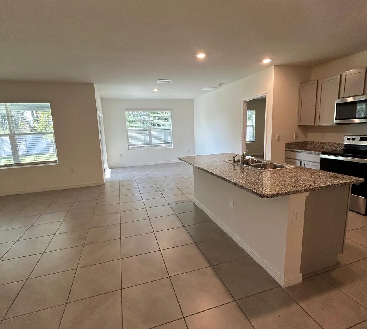 3 bed, 1690 sqft, $2,250 — Photo 3