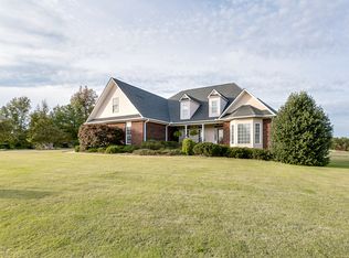 826 E Heathland Dr, Inman, SC 29349