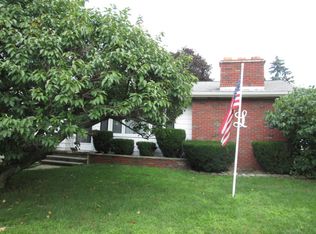 33 Kennedy Dr, Hudson, PA 18705