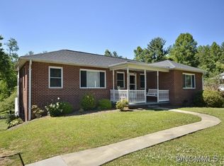 529 Wickins Dr, Hendersonville, NC 28791