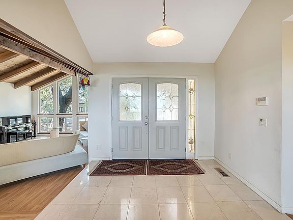 3rd image of 18300 Crystal Dr