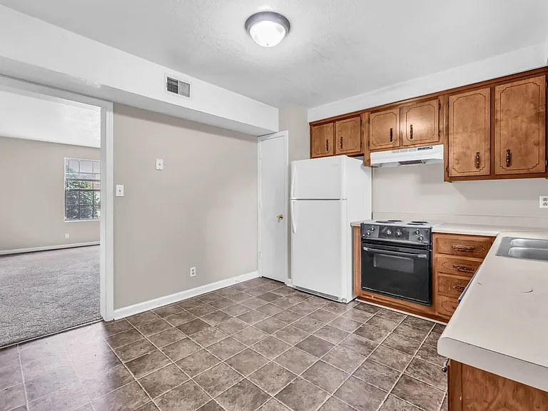 381 Peabody Dr — Photo 7
