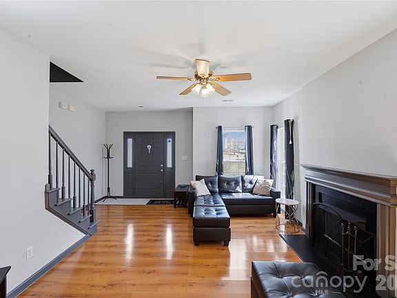 3rd image of 9541 Green Apple Dr