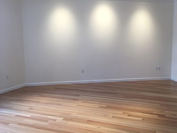 5th image of 10 Johnson Ct #2B