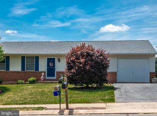 4 Barnhill Rd, Denver, PA 17517