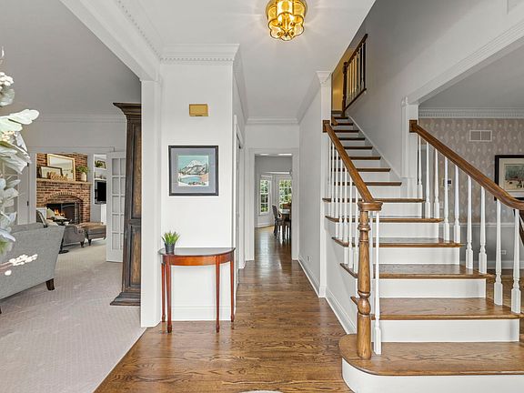 3rd image of 14 Marywood Trl