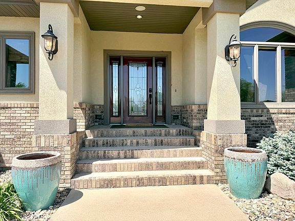 4th image of 689 Nicholas Ct