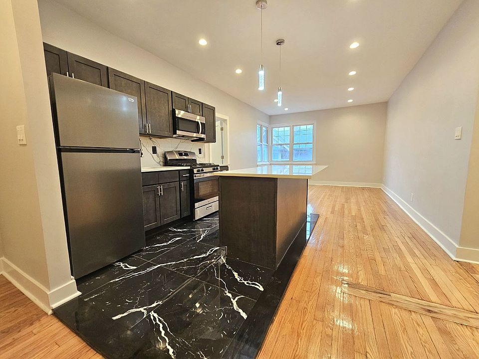 1st image of 556 Scotland Rd #101