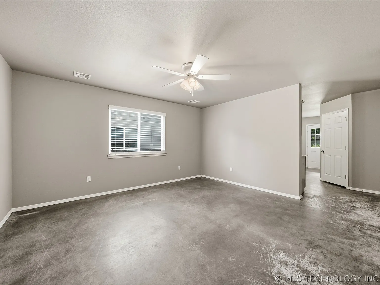 3 bed, 2.5 bath, 1728 sqft, $1,700 — Photo 4