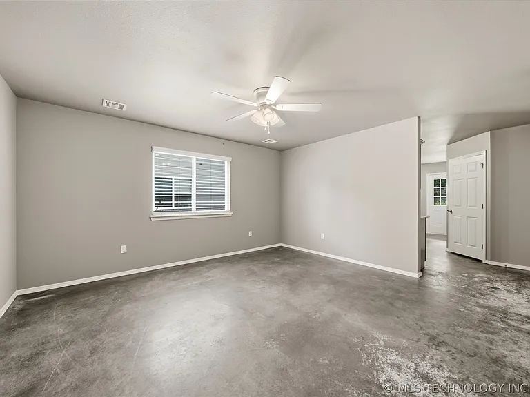 1411 W Haskell St — Photo 5
