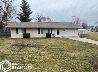 105 E Oak St, Blakesburg, IA 52536